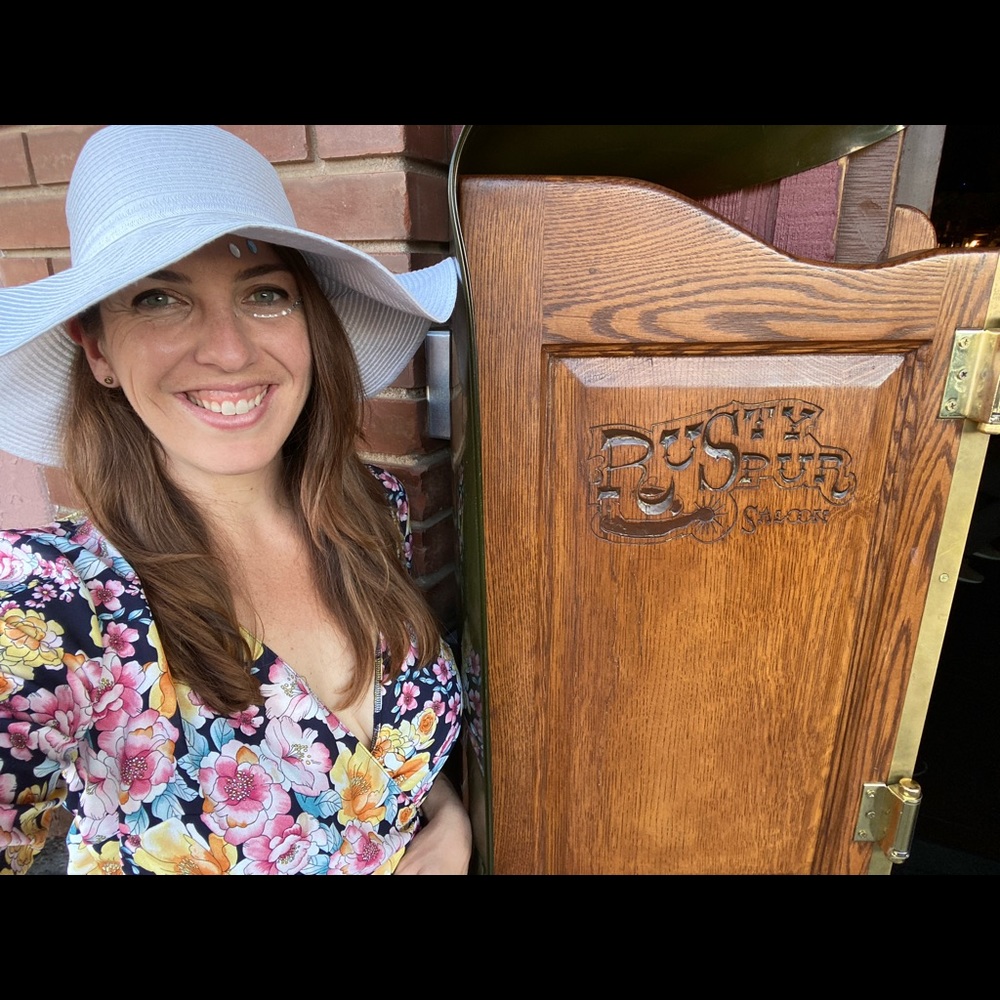 Meet your Posher, Cait